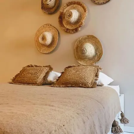 Charmante Maison De 2 Avec Terrasse, Très Calme Casa vacanze *