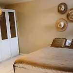 Charmante Maison De 2 Avec Terrasse, Tres Calme Nyaraló