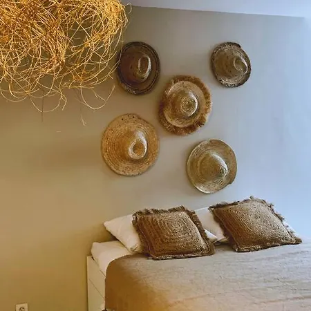 Charmante Maison De 2 Avec Terrasse, Tres Calme Dom wakacyjny *